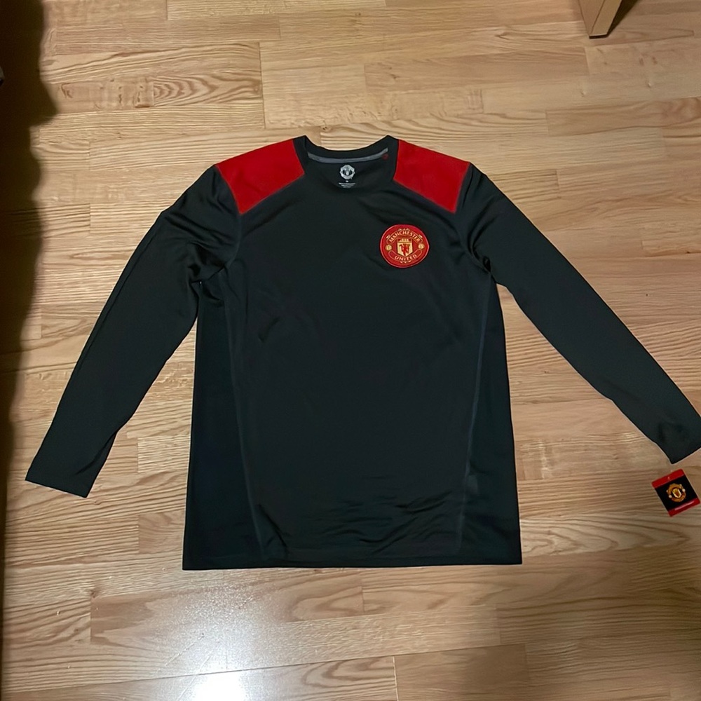 Men’s Manchester United Sports Long Sleeve Shirt. Size M.
